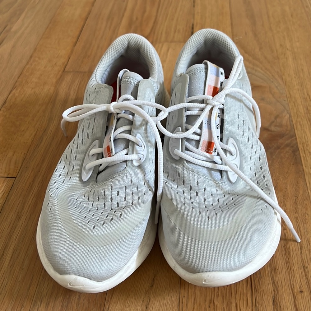 Nike shoes  Size 8